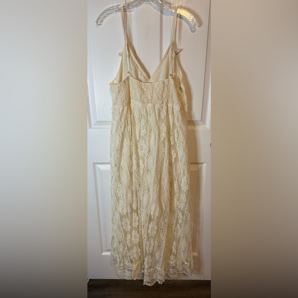 Bohemian Lace Maxi Dress in Pale Cream - Picture 3 of 3